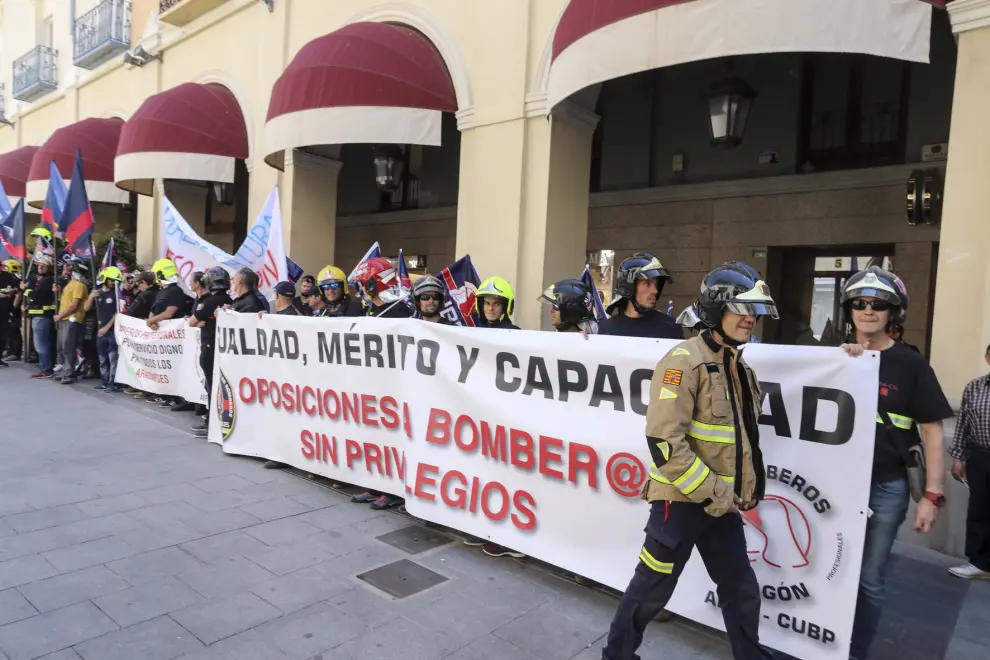 Manifestación de bomberos en Huesca