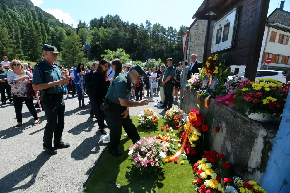 Sallent homenajea a los dos guardias civiles asesinados en 2000