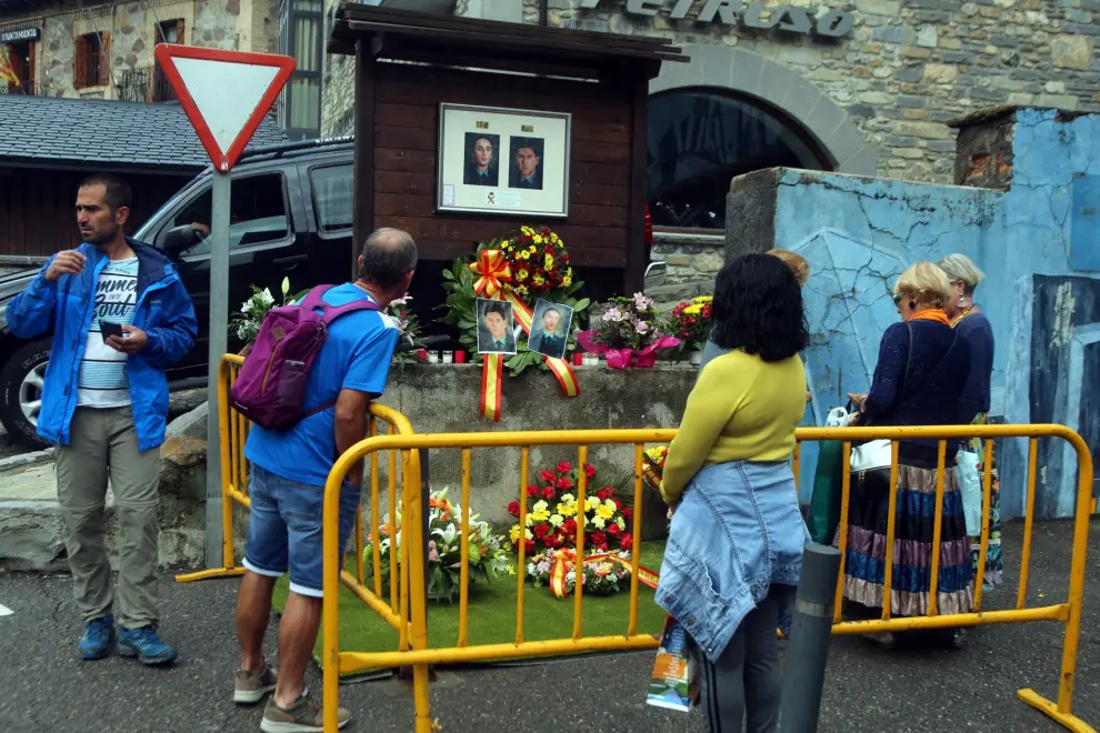 Sallent homenajea a los dos guardias civiles asesinados en 2000