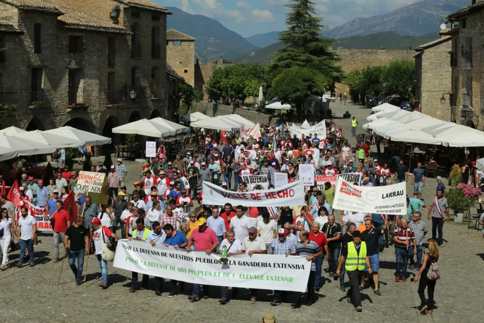 Manifestación en apoyo de la ganadería extensiva en Aínsa