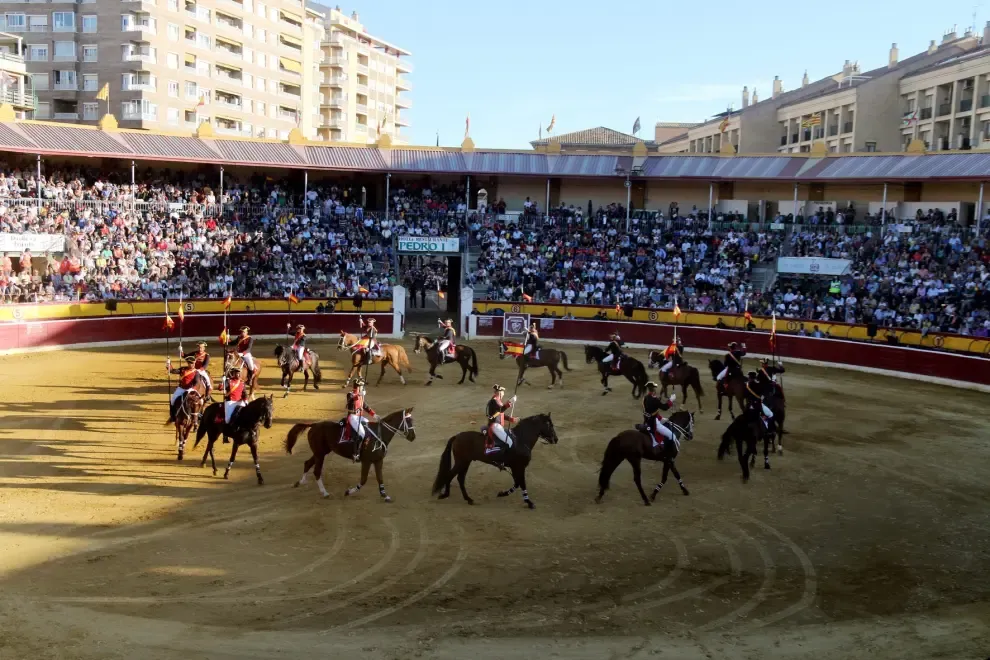 Exhibición de la Guardia Civil en la plaza de toros de Huesca