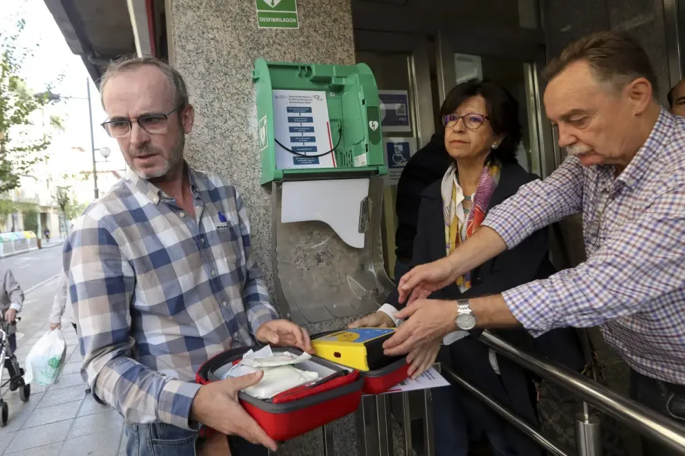 Huesca ya cuenta con un desfibrilador a pie de calle
