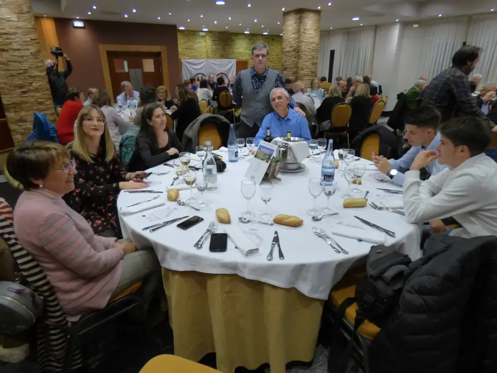 Montañeros de Aragón de Barbastro celebra su cena anual