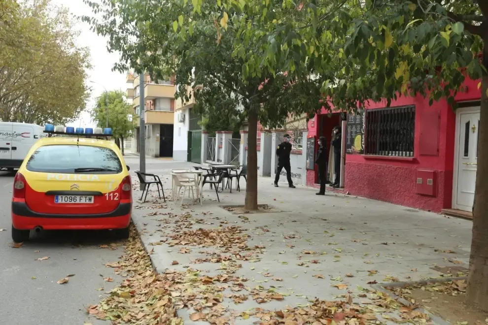 La Policía adscrita detecta numerosos incumplimientos en un bar de Huesca.