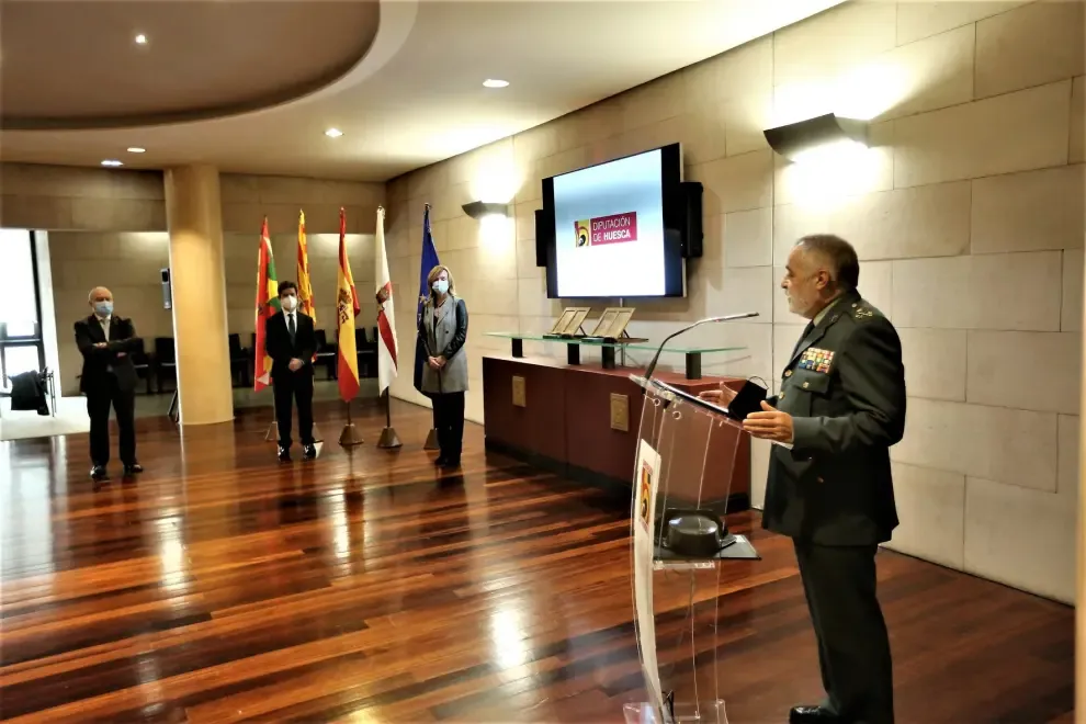 La Guardia Civil distingue a la Diputación Provincial de Huesca y al Ayuntamiento oscense