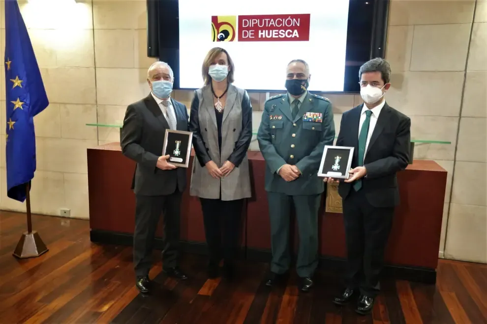 La Guardia Civil distingue a la Diputación Provincial de Huesca y al Ayuntamiento oscense