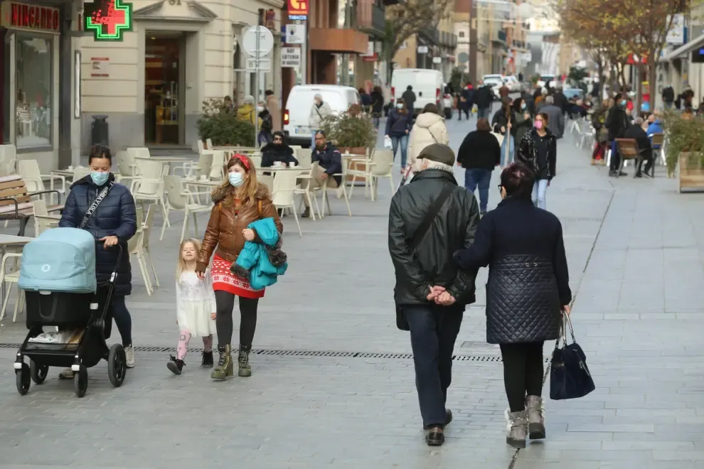 Ambiente navideño en la ciudad de Huesca en este 21 de diciembre