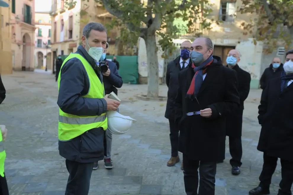 Javieri Lambán visita las obras de San Pedro El Viejo en Huesca