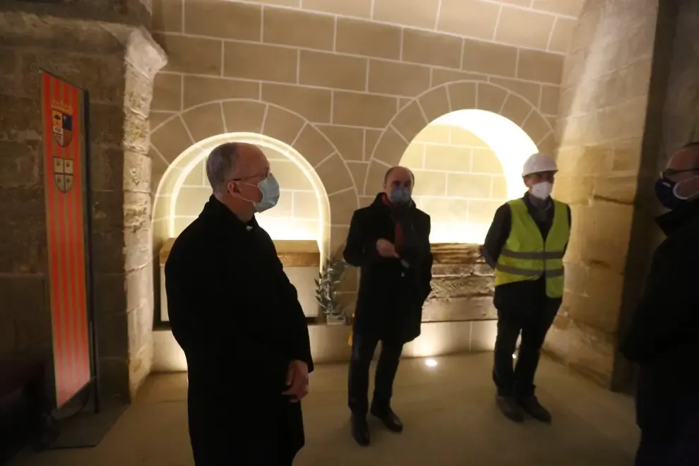 Javieri Lambán visita las obras de San Pedro El Viejo en Huesca
