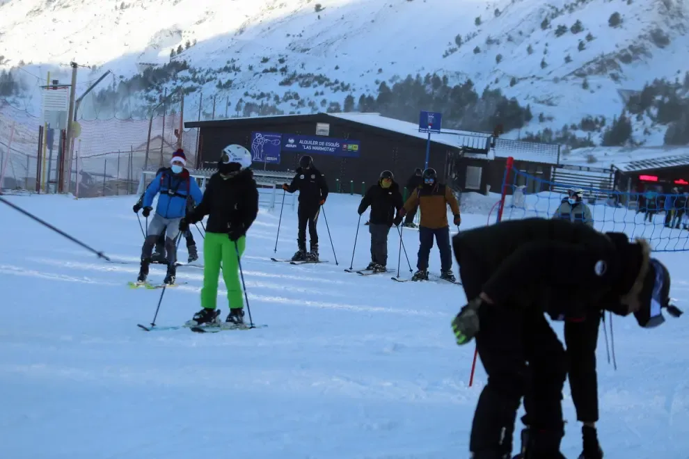 Astún abre la temporada de esquí en el Pirineo de Huesca