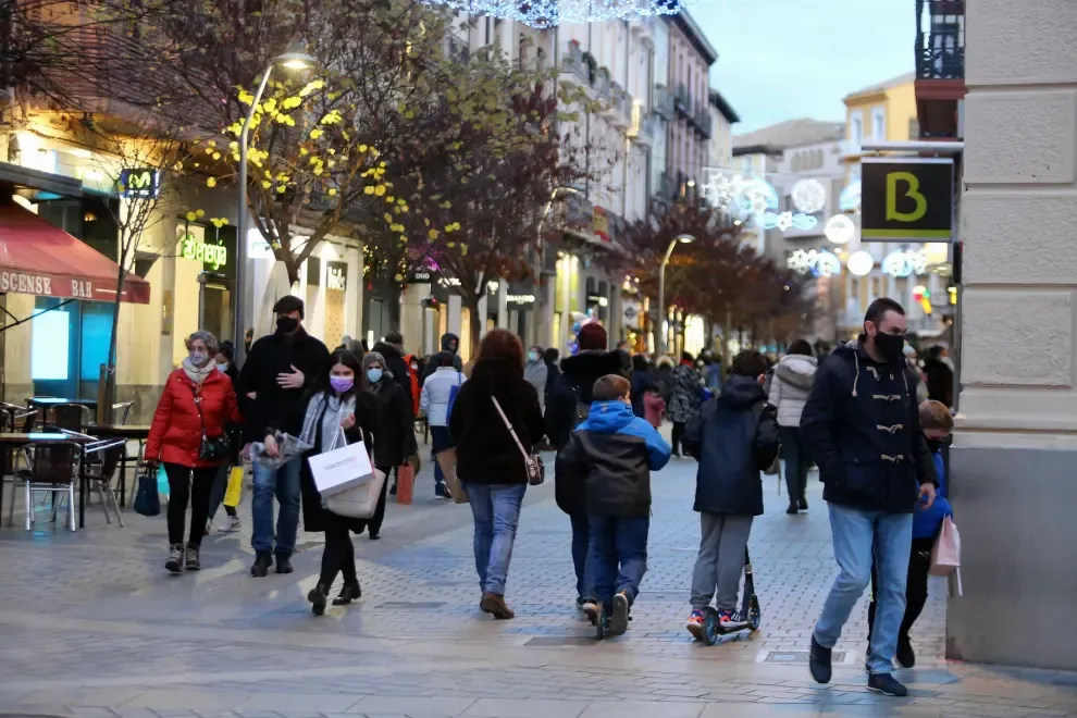 El ambiente de rebajas se deja notar ya en Huesca.