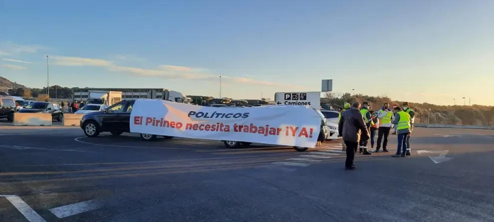 Sobrarbe y Ribagorza piden en un plan de rescate. Manifestación en coche.