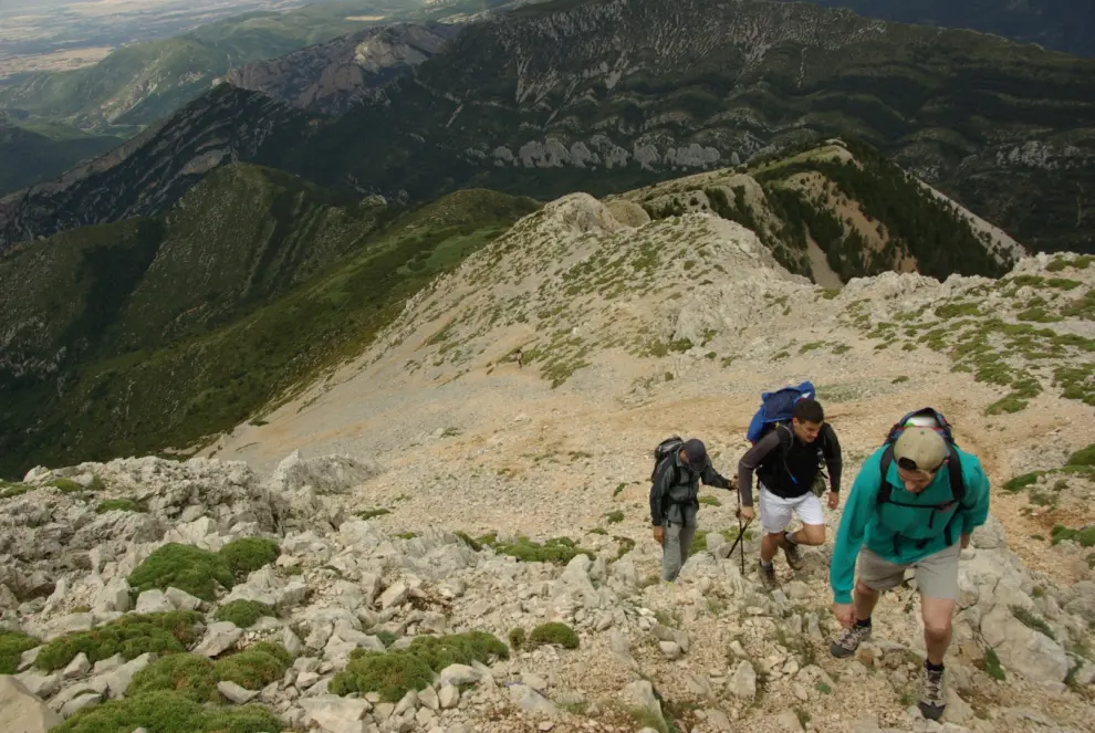 Con 12 retos, 12 cimas se busca dar a conocer la comarca La Hoya de Huesca.