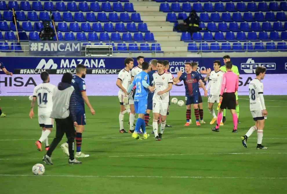 El partido Huesca-Osasuna, foto a foto.