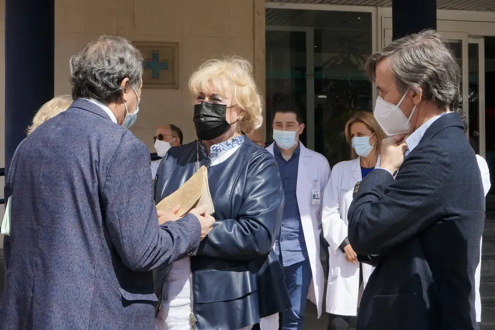 La consejera de Sanidad, Sira Repollés, ha visitado el hospital San Jorge de Huesca