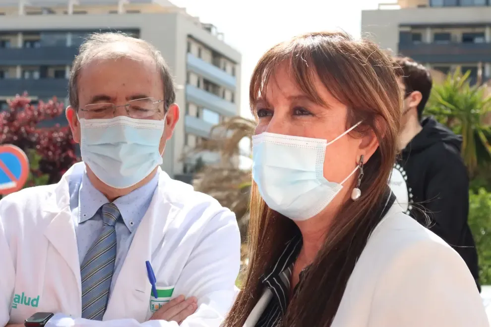 La consejera de Sanidad, Sira Repollés, ha visitado el Hospital San Jorge de Huesca.