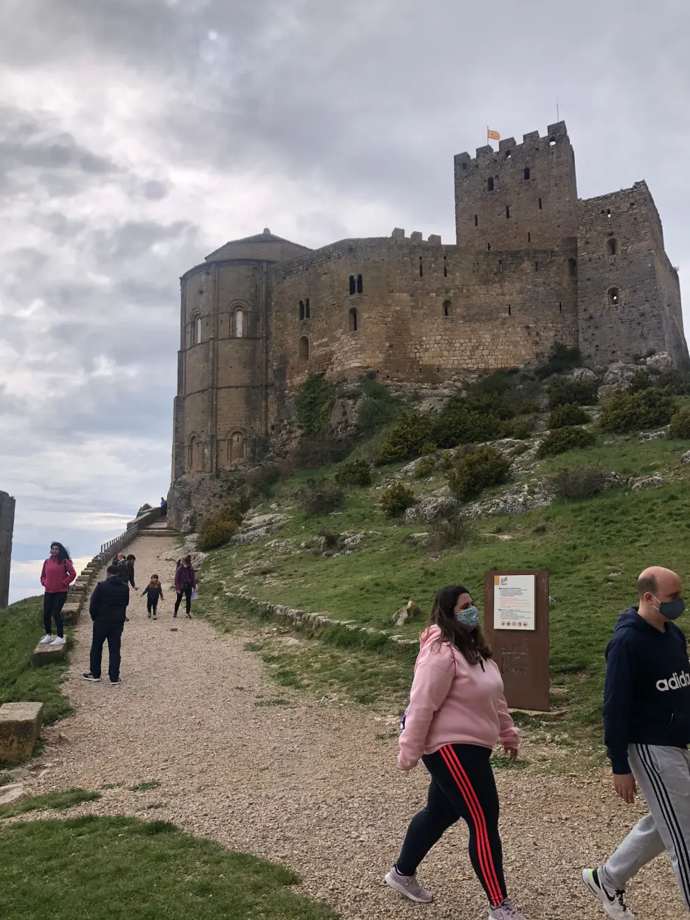 Visitantes al Castillo de Loarre este sábado