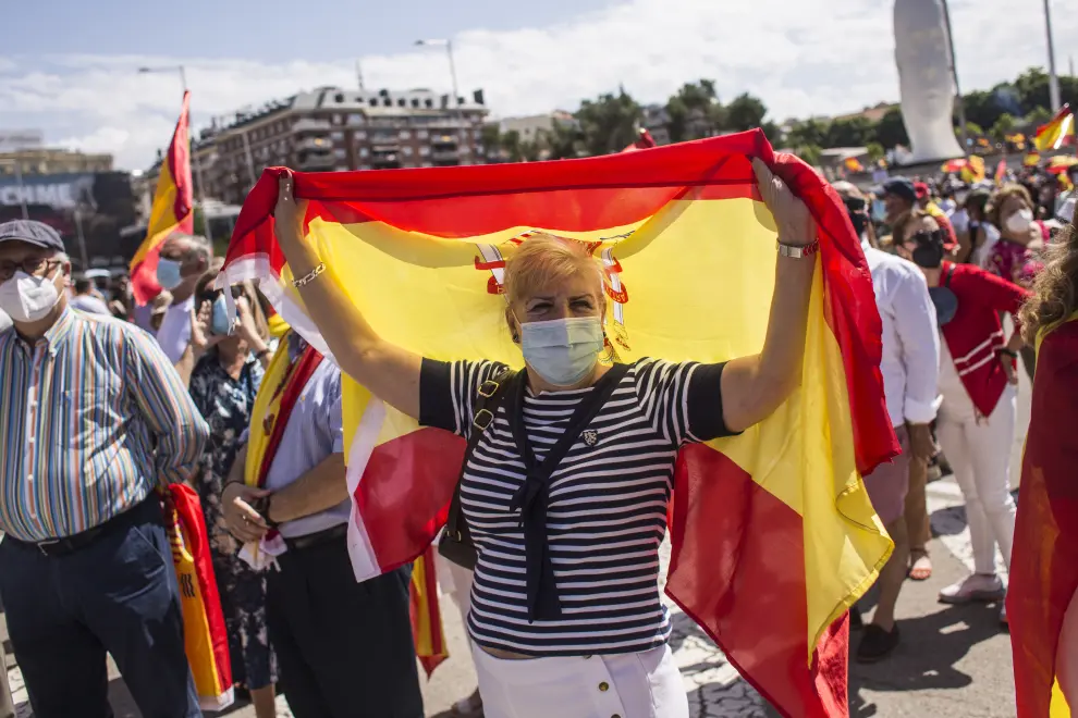 Miles de personas se manifiestan en Madrid contra los indultos del "Procés"