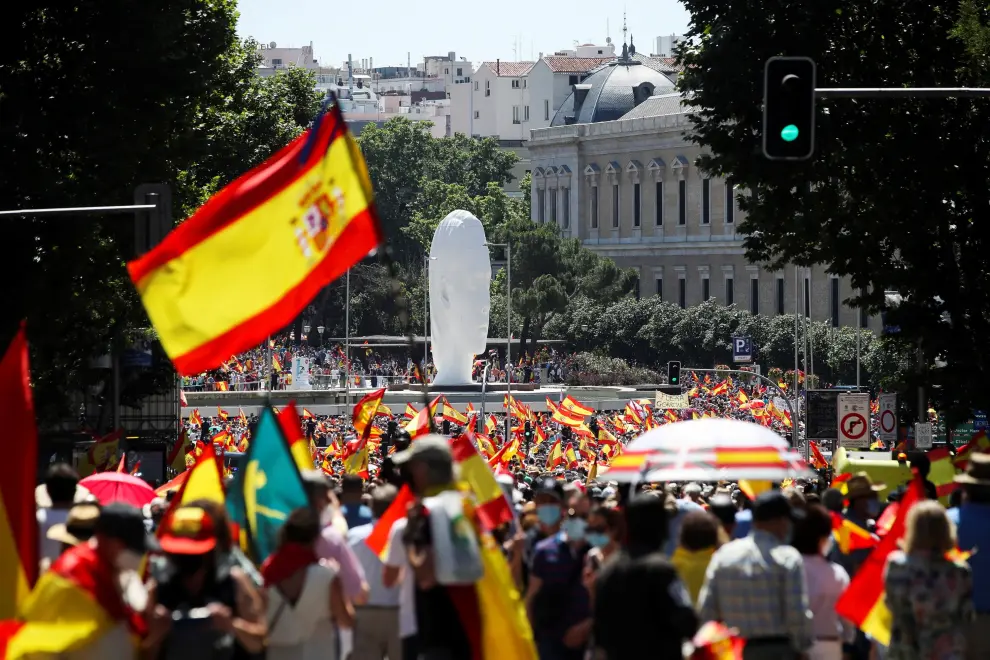 Miles de personas se manifiestan en Madrid contra los indultos del "Procés"