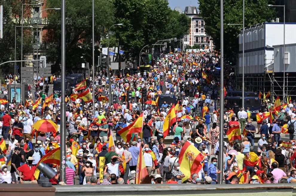 Miles de personas se manifiestan en Madrid contra los indultos del "Procés"