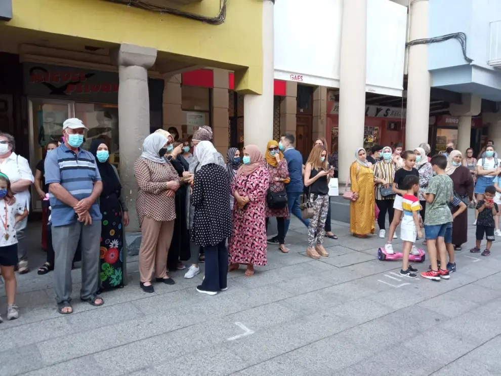 Unas 200 personas han acudido a la convocatoria en la plaza del Mercado