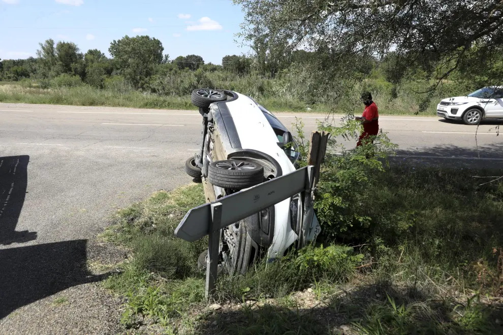 Accidente sin heridos de un coche en la salida de Huesca por el Psiquiatrico / 12-07-2021 / Foto Rafael Gobantes[[[DDA FOTOGRAFOS]]]