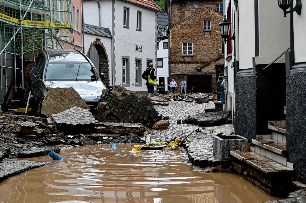 Hagen (Germany), 14/07/2021.- Water floods streets in Hagen, Germany, 14 July 2021. Large parts of North Rhine-Westphalia were hit by heavy, continuous rain in the night to Wednesday. According to the German Weather Service (DWD), the rain is not expected to let up until 15 July. The Rhine level has risen significantly in recent days. (Inundaciones, Alemania) EFE/EPA/FRIEDEMANN VOGEL Thunderstorm with heavy rain hits North Rhine-Westphalia