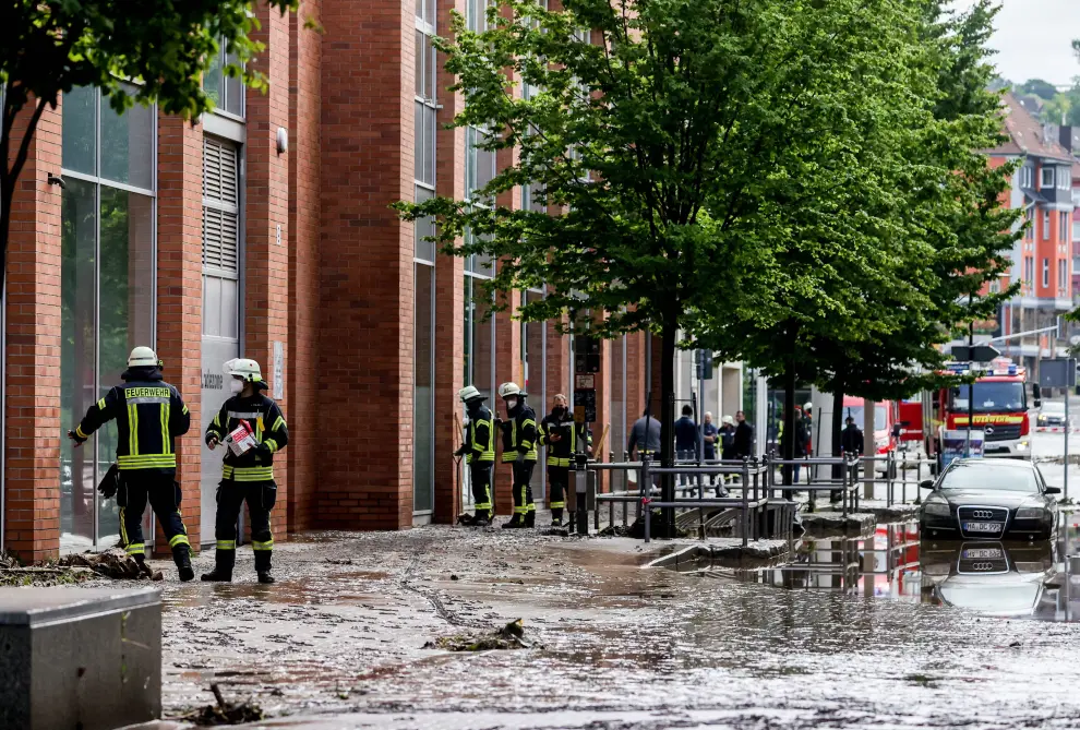 Hagen (Germany), 15/07/2021.- A damaged bridge after flooding in Hagen, Germany, 15 July 2021. Large parts of North Rhine-Westphalia (NRW) were hit by heavy, continuous rain in the night of 14 July, resulting in local flash floods that destroyed buildings and swept away cars. (Inundaciones, Alemania) EFE/EPA/FRIEDEMANN VOGEL Thunderstorms with heavy rain hit North Rhine-Westphalia