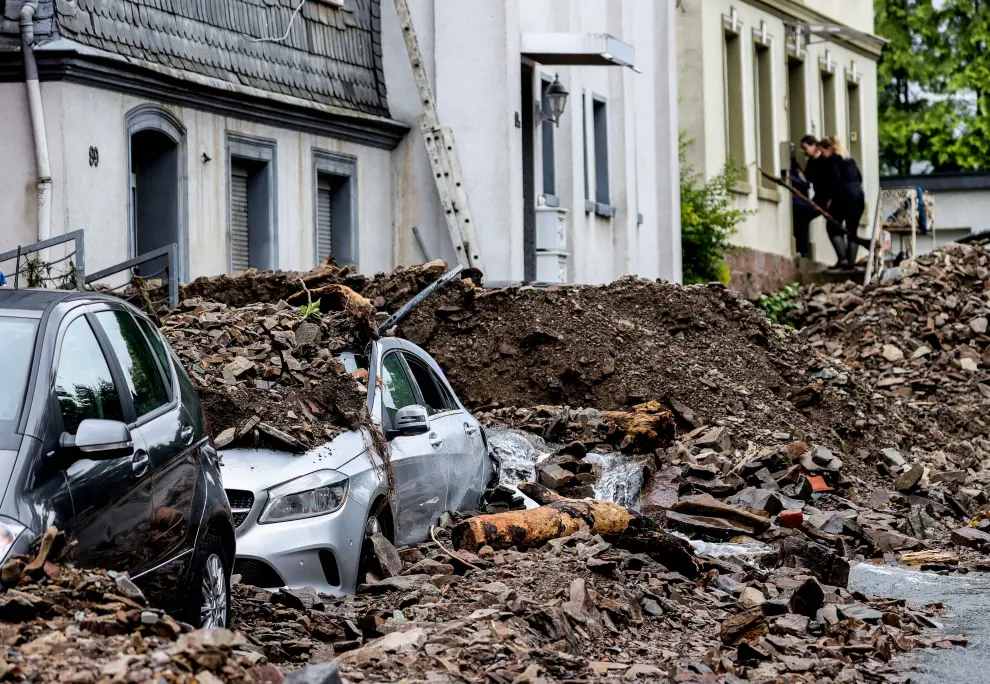 Hagen (Germany), 15/07/2021.- Damaged cars after flooding in Hagen, Germany, 15 July 2021. Large parts of North Rhine-Westphalia (NRW) were hit by heavy, continuous rain in the night to Wednesday, resulting in local flash floods that destroyed buildings and swept away cars. (Inundaciones, Alemania) EFE/EPA/FRIEDEMANN VOGEL Thunderstorms with heavy rain hit North Rhine-Westphalia