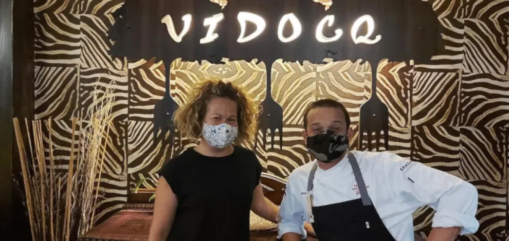 El chef Diego herrero y Amaya Sarasa, propietarios del restaurante Vidocq de Formigal.