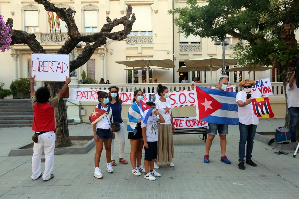 Acto celebrado en la Plaza de Navarra

	Manifestantes cubanos

 foto pablo segura 15 - 7 - 21