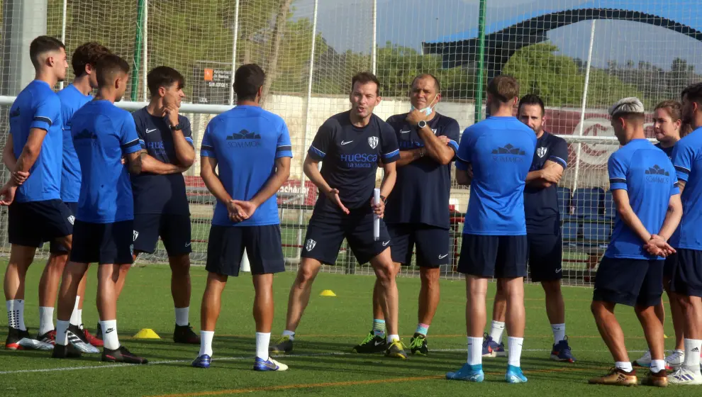 Primer entrenamiento del Huesca B con Lluis Sastre y Dani Aso