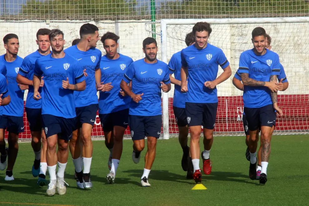 Primer entrenamiento del Huesca B con Lluis Sastre y Dani Aso