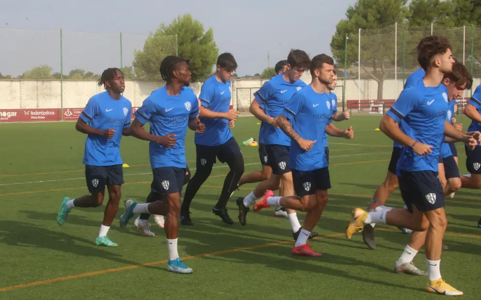 Primer entrenamiento del Huesca B con Lluis Sastre y Dani Aso