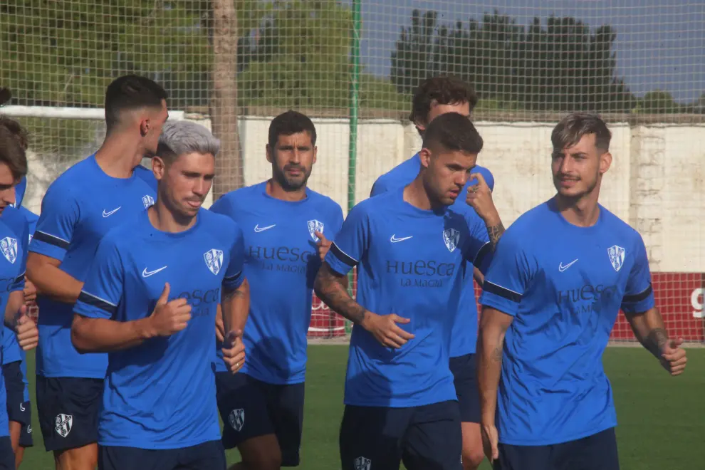 Primer entrenamiento del Huesca B con Lluis Sastre y Dani Aso
