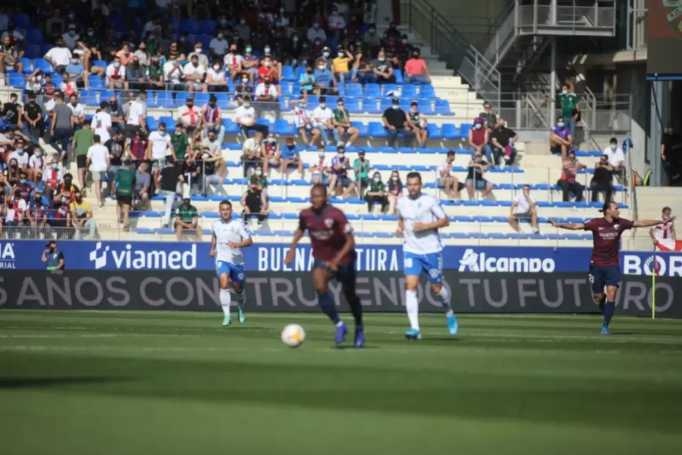 El Huesca ha recibido al Tenerife en el primer partido sin limitación de aforo.