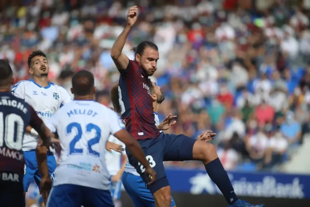 El Huesca ha recibido al Tenerife en el primer partido sin limitación de aforo.