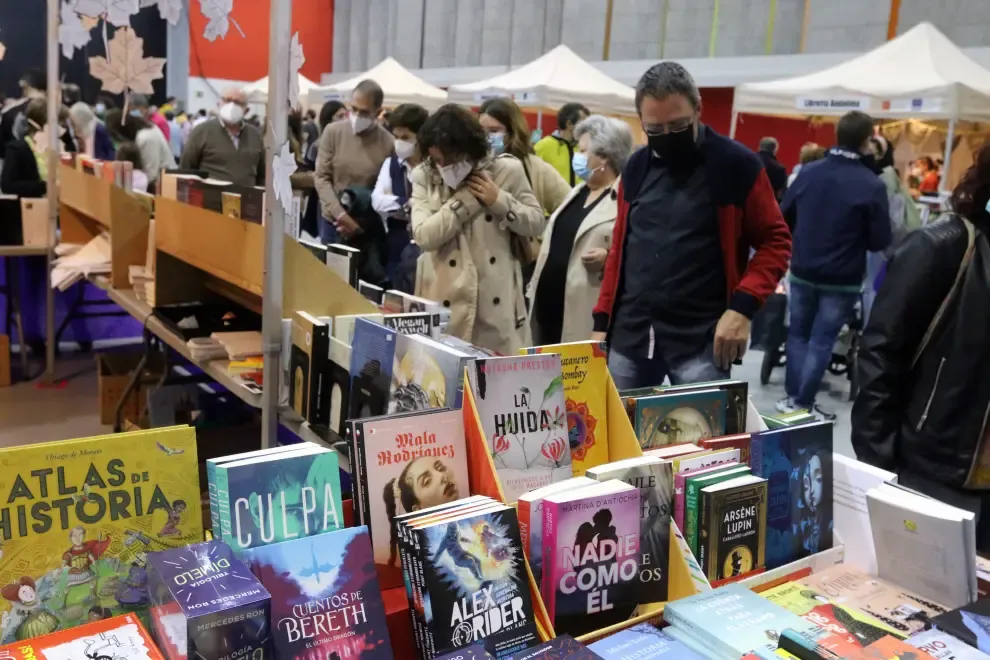 La 37º edición de la Feria del Libro de Huesca cierra sus puertas con el respaldo del público.