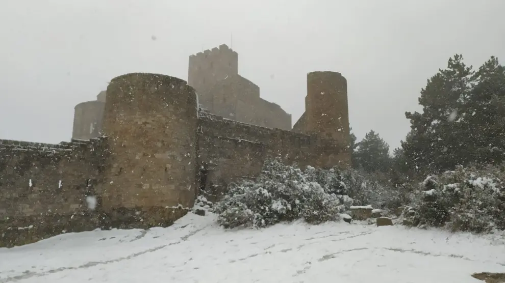 La borrasca Arwen deja un paisaje de película en el Castillo de Loarre