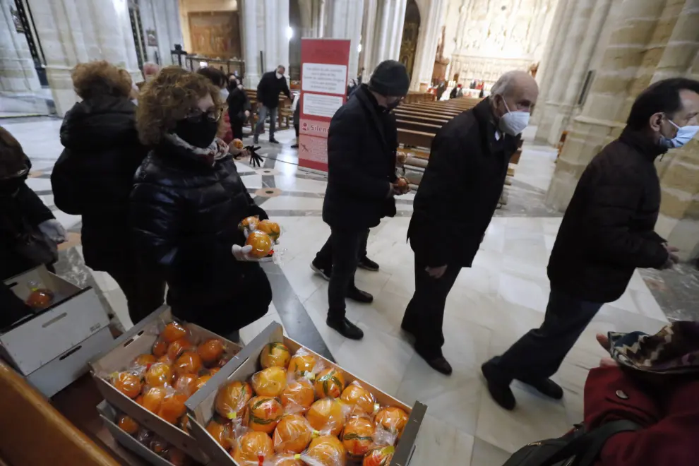 Misas, visitas guiadas y reparto de naranjas en el día del copatrón de la ciudad.