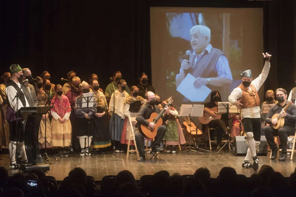 La Escuela de Folklore de Huesca canta y baila en recuerdo a José Luis Ibor