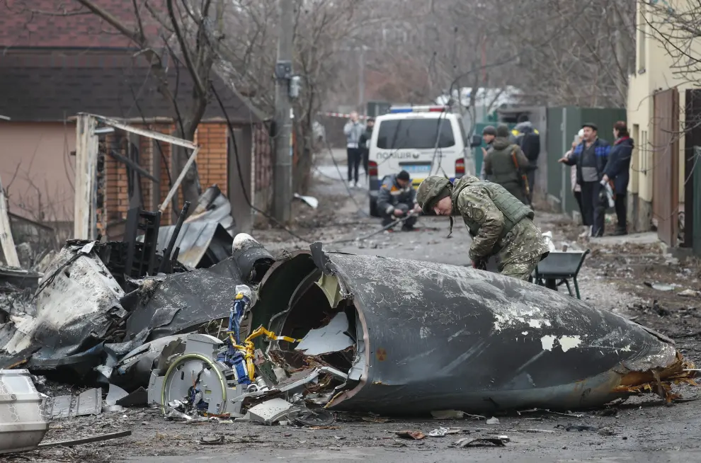 Kiev (Ukraine), 25/02/2022.- Debris of a military plane that was shot down overnight in Kiev, Ukraine, 25 February 2022. Russian troops entered Ukraine on 24 February prompting the country's president to declare martial law. (Rusia, Ucrania) EFE/EPA/SERGEY DOLZHENKO
 UKRAINE RUSSIA CONFLICT