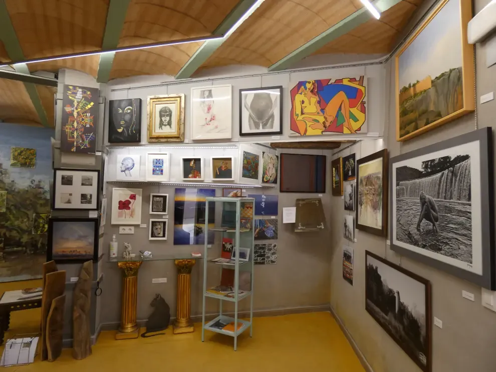 El nuevo espacio de arte  de Buera abre sus puertas con obras de 70 artistas altoaragoneses.