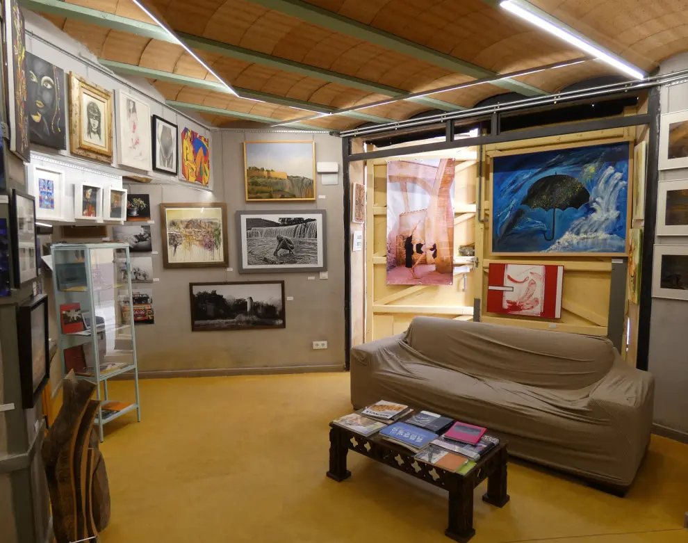 El nuevo espacio de arte  de Buera abre sus puertas con obras de 70 artistas altoaragoneses.