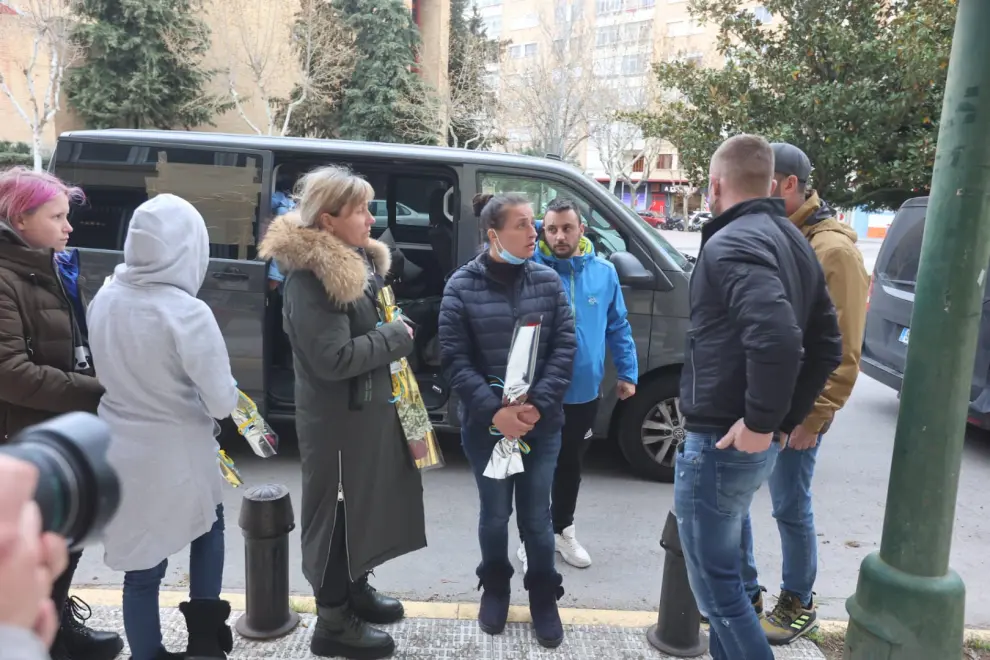 Agentes de la Policía Nacional fuera de servicio han traído a Huesca a dos familias ucranianas.