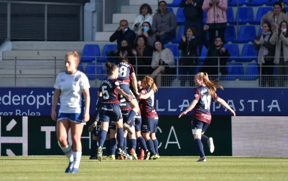 Huesca disfruta de la gran fiesta del fútbol femenino