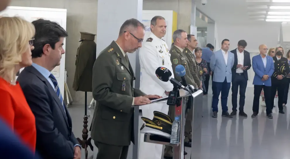 Dos exposiciones dan el pistoletazo de salida de la celebración en Huesca del Día de las Fuerzas Armada