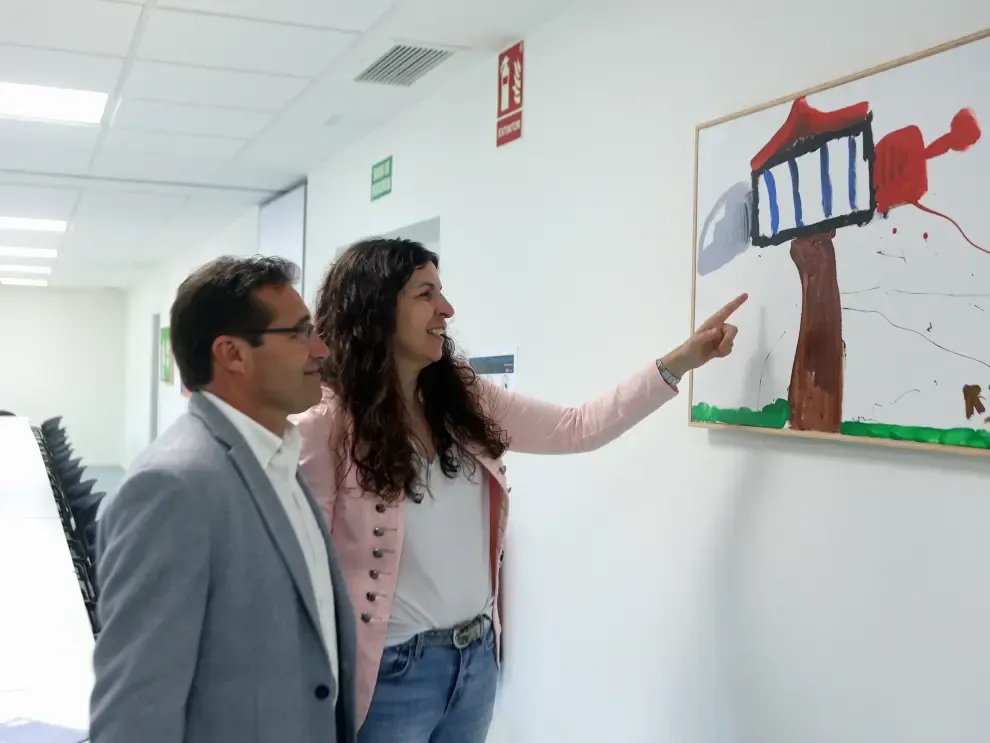 Las obras de los artistas de Valentia decoran la sede de la Comarca de la Hoya de Huesca