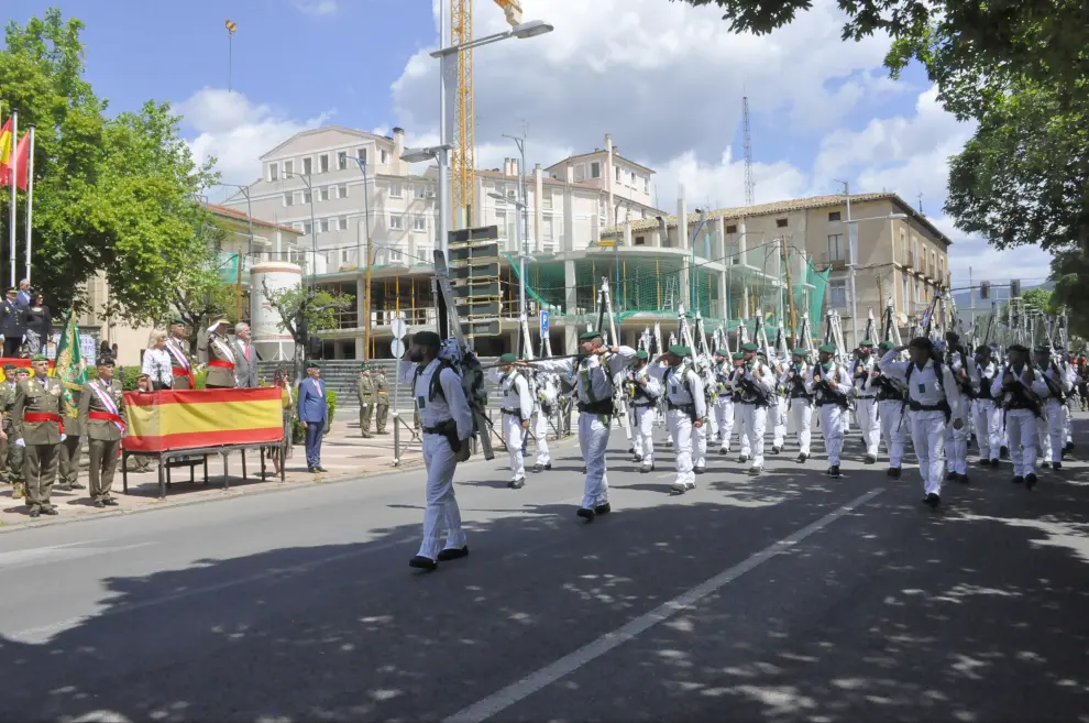 Jaca celebra la parada militar del Día de las Unidades de Montaña.