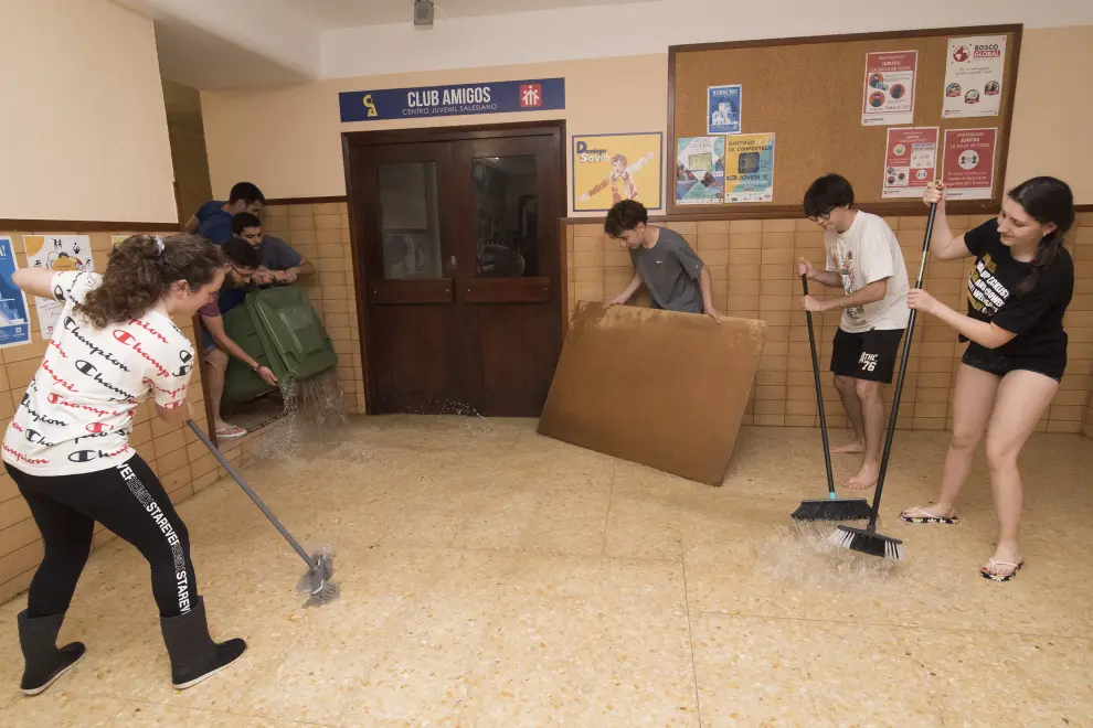 Algunas instalaciones del colegio Salesianos de Huesca se han inundado con la tormenta